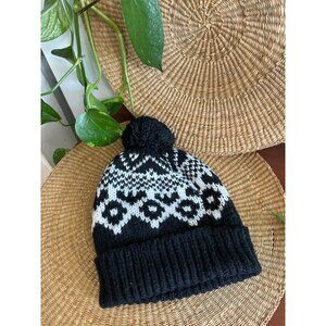 Old Navy adult one size black and white hat